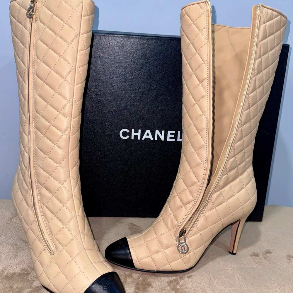 CHANEL Vintage Authentic Quilted beige boots size 39